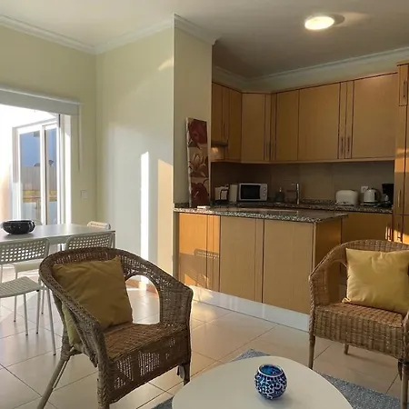 Oura Oasis B - Shared Pool - 6 Guests - * Αλμπουφέιρα