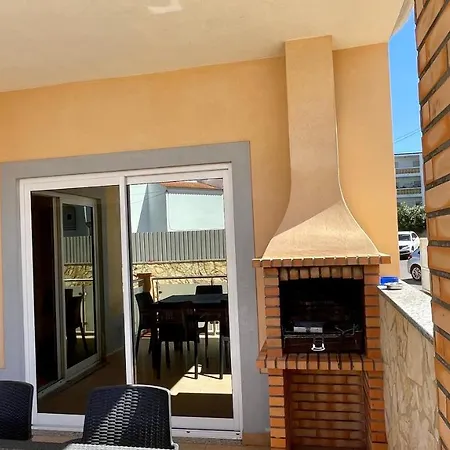 Oura Oasis B - Shared Pool - 6 Guests -